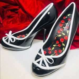 Womans Black Heel Shoes